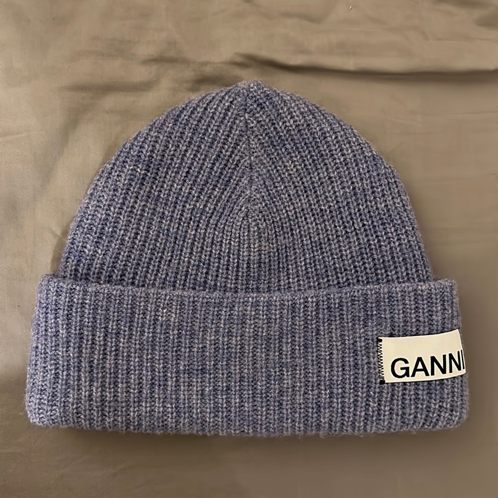 🧢 beanie from ganni